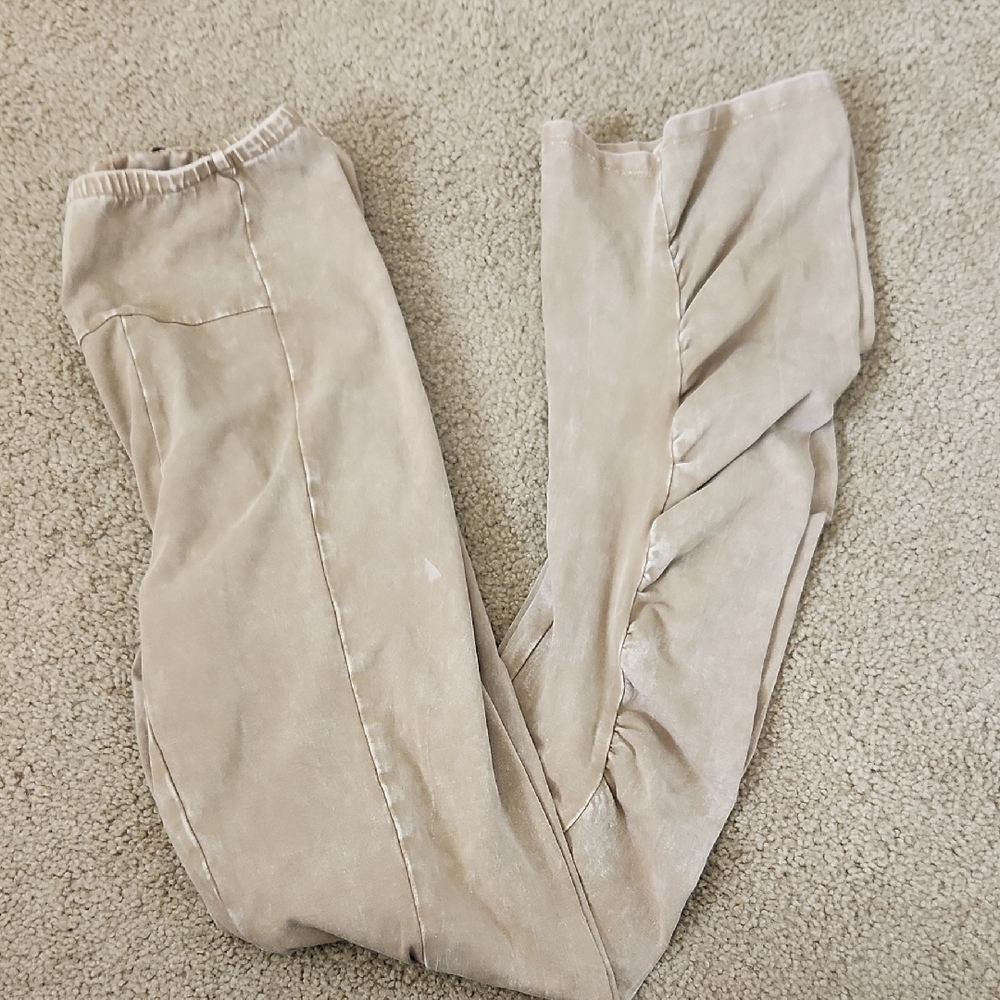 Out From Under - Like New Beige Rouched Bottom Leggings - M